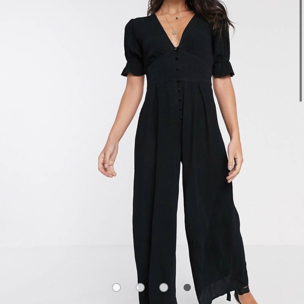 ASOS DESIGN crinkle jumpsuit with puff sleeve - black - Size 6